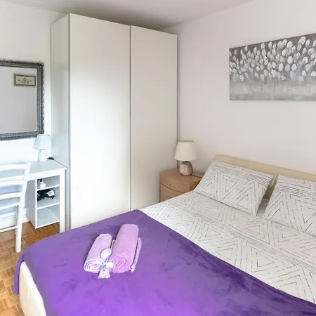 Kristina, Comfortable And Close To The Center Apartment