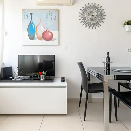 Kristina, Comfortable And Close To The Center Appartement *