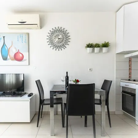 Апартаменты Kristina, Comfortable And Close To The Center *