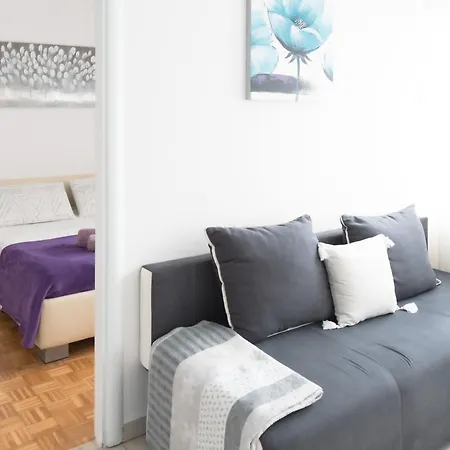 Kristina, Comfortable And Close To The Center Apartment