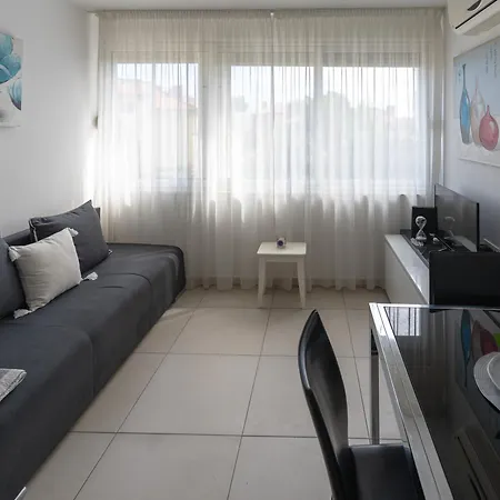 Апартаменты Kristina, Comfortable And Close To The Center Сплит