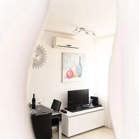 Kristina, Comfortable And Close To The Center Apartment Split