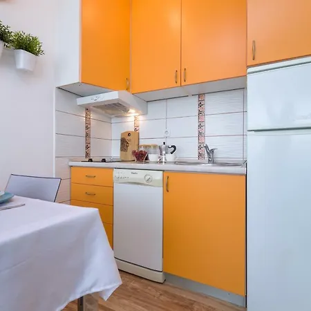 Kristina, Comfortable And Close To The Center Apartment