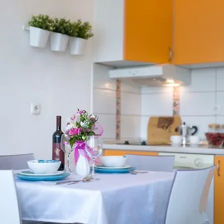 Kristina, Comfortable And Close To The Center Apartment